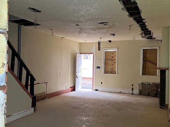 3rd image of 4431 Oakland St