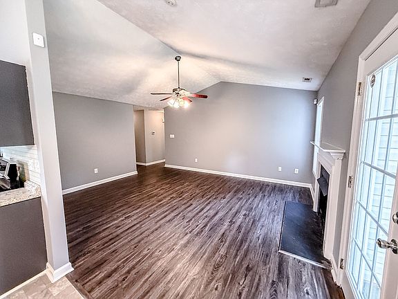 4th image of 107 Silverberry Ct