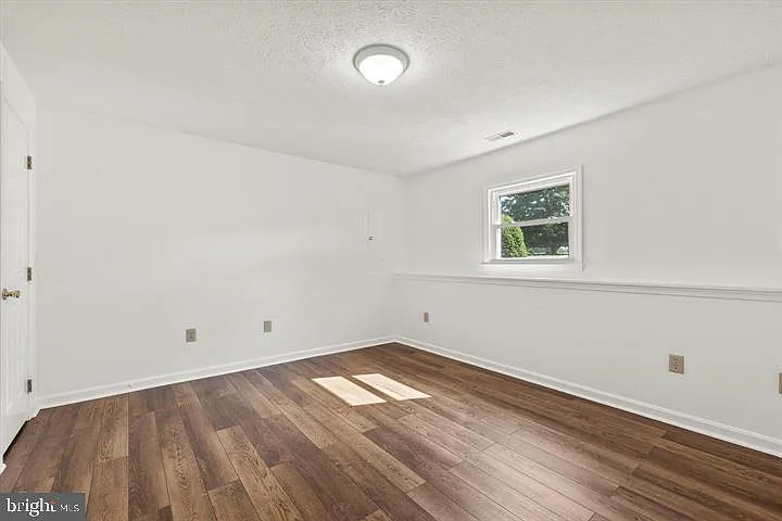 136 Nightingale Ave — Photo 26