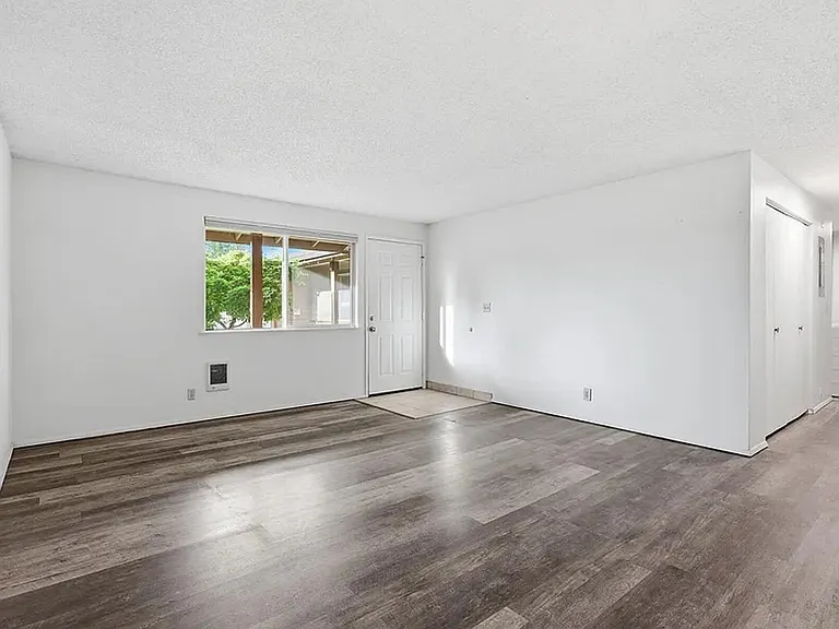 149- 1735, 1737 NE Wichita Way — Photo 25