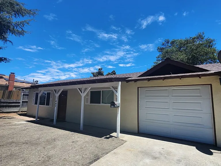 241 Clarence Ave — Photo 2