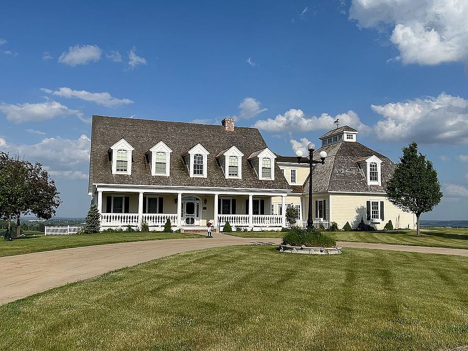 Circular driveway in front
