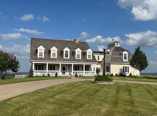 2150 Tuscany Ridge Dr, Dubuque, IA 52002