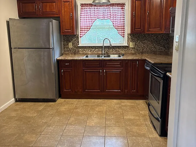 81 Royal Oaks Pl — Photo 2