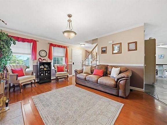 3rd image of 40 Chestnut Grove Ave