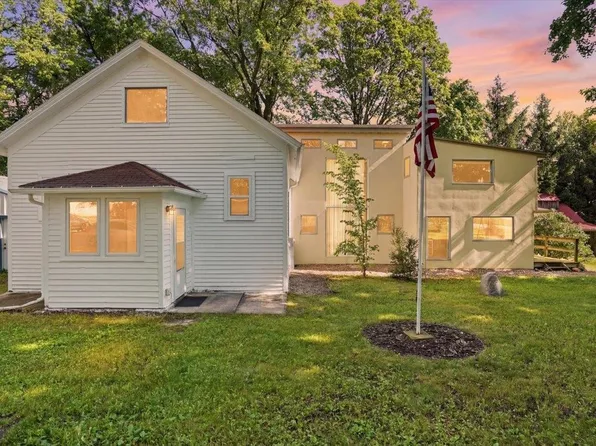 W3798 State Highway 33, Cambria, WI 53923