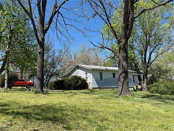 2nd image of 3233 Blue Hill Rd