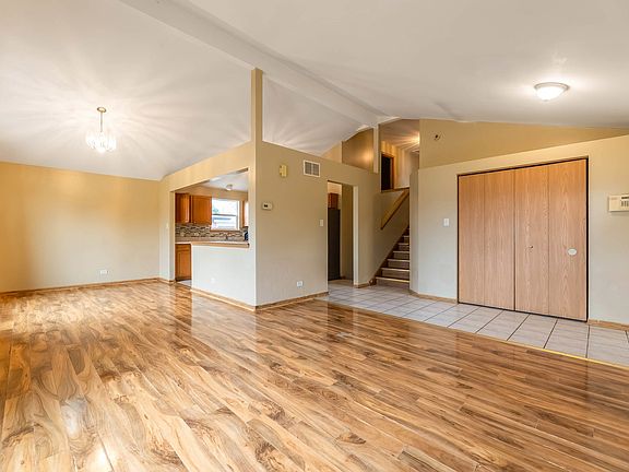 2nd image of 3314 Willow Ln