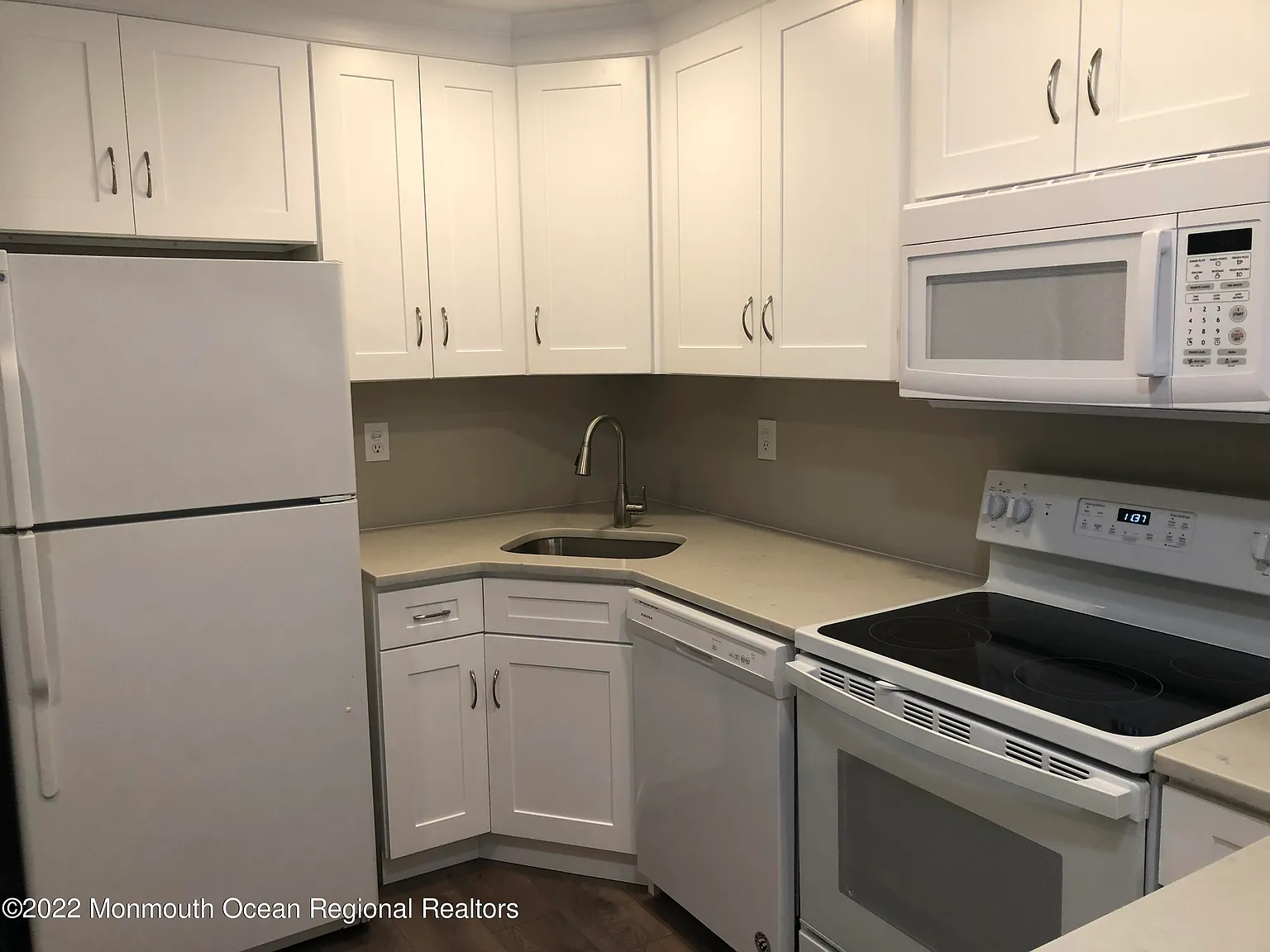 2 bed, 999 sqft, $2,050 — Photo 2