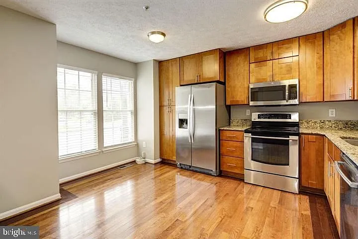 3 bed, 3.5 bath, 1710 sqft, $2,850 — Photo 4