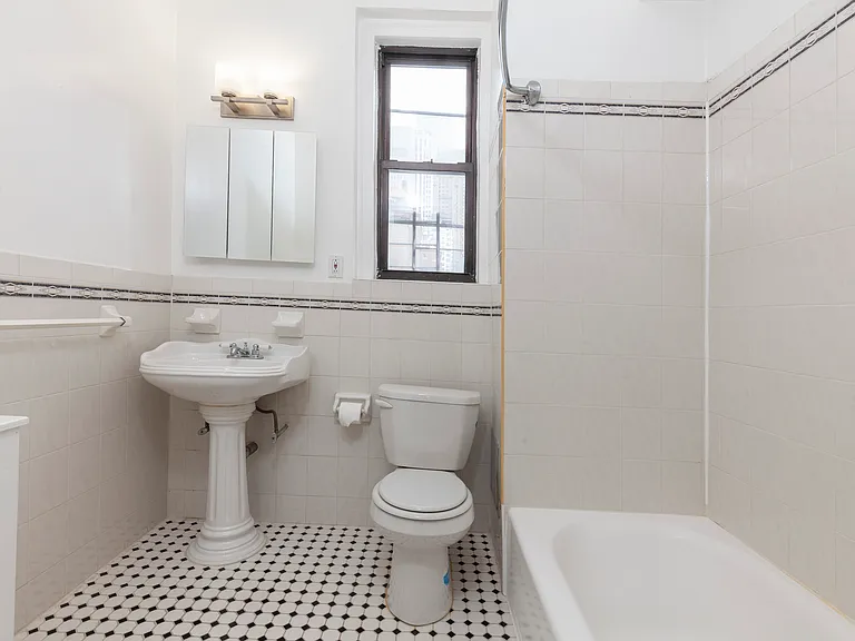 215 Madison Ave #3D — Photo 5