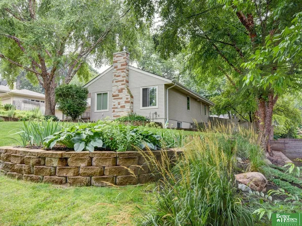10329 Pinehurst Ave, Omaha, NE 68124