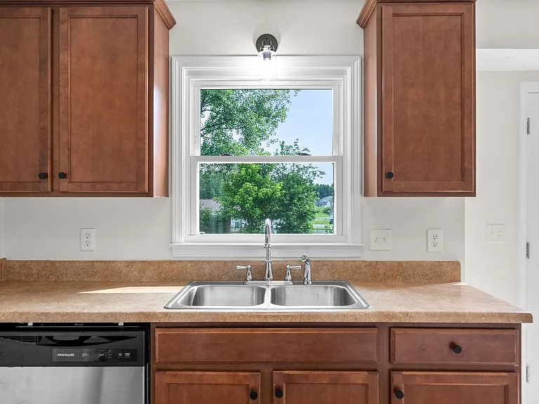 227 Short St — Photo 12