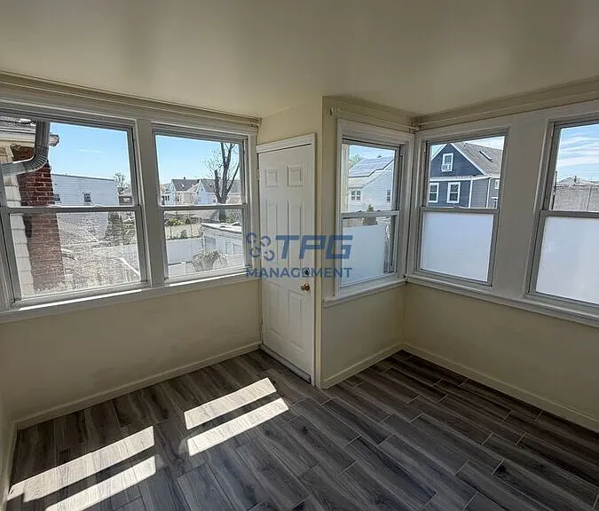 318 E 19th St #2 — Photo 4