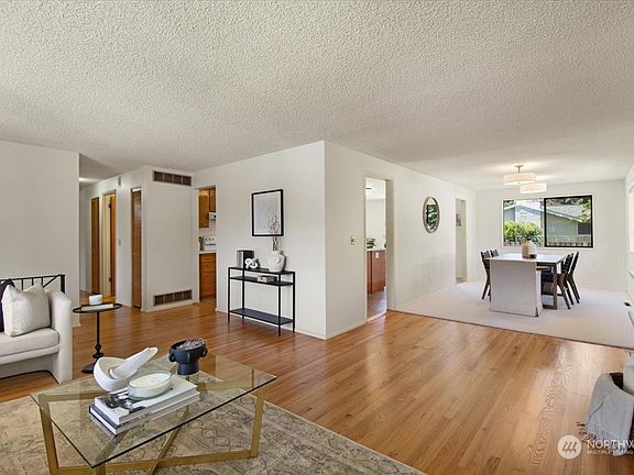 4th image of 1221 170th Avenue NE