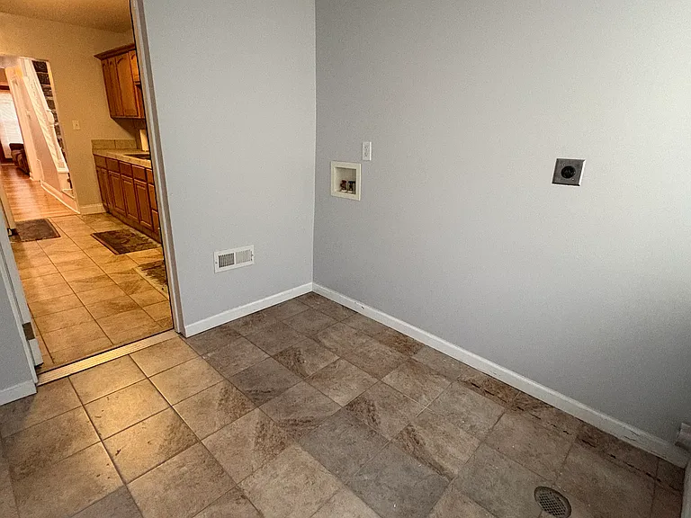 2105 Greenwood St — Photo 10