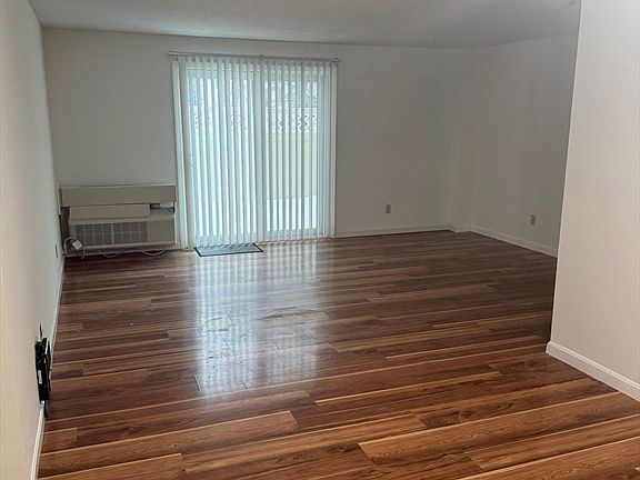 5th image of 9 Village Hill Ln APT 15