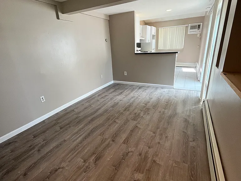 East Dr — Photo 4