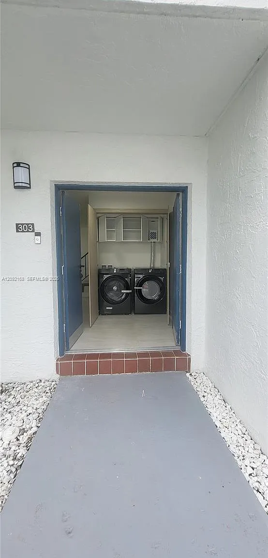 Heritage Square Condo — Photo 3