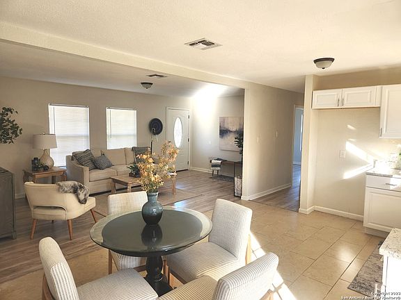 4th image of 626 MARCHMONT LN