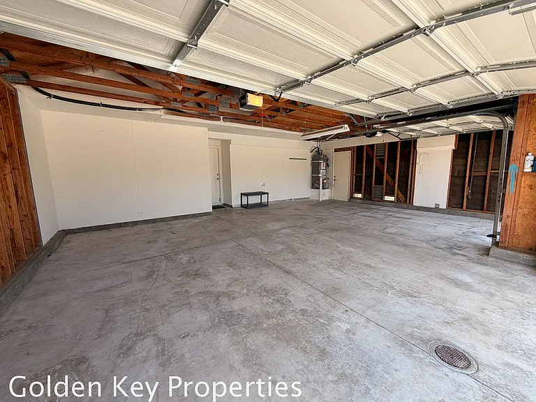 533 Edgewater Ave — Photo 26