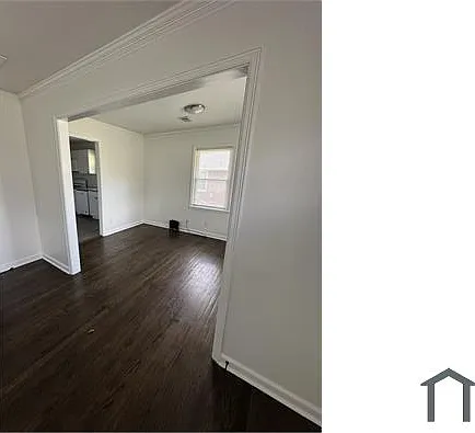 381 Sargent Dr SE — Photo 2