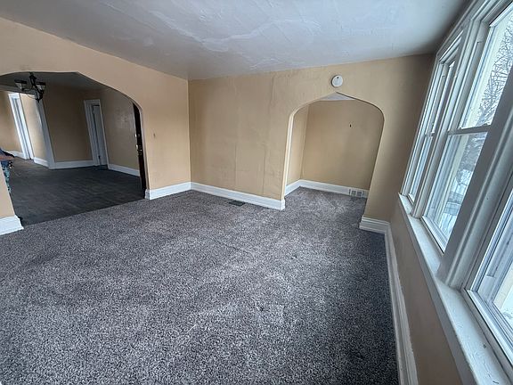 3rd image of 186 Whitney Pl #2