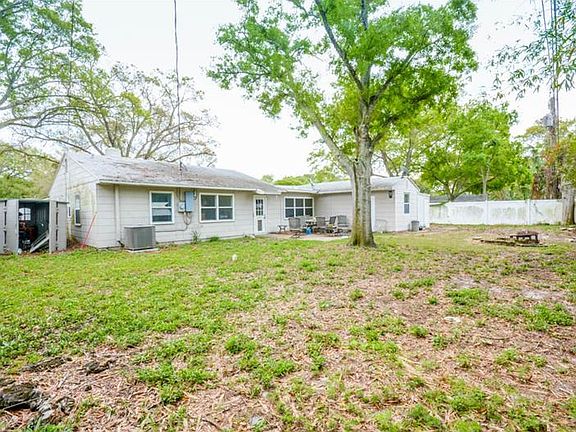 3rd image of 1140 Robinson Dr N
