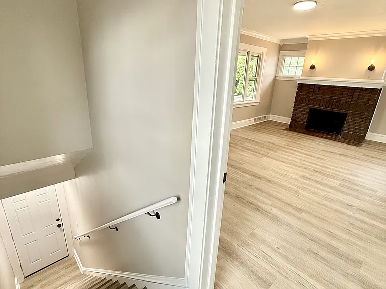 4623 Behrwald Ave #UP — Photo 3