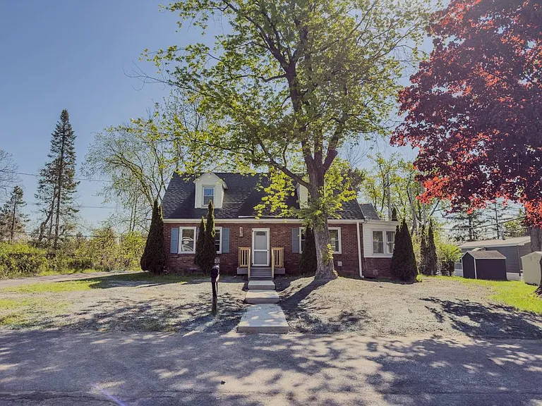 69 McArthur Rd — Photo 3