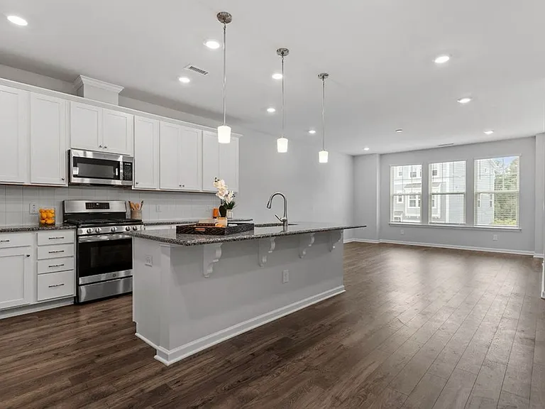 2804 Saltaire Ave — Photo 4