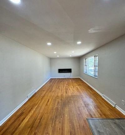 4th image of 1930 Woods Dr