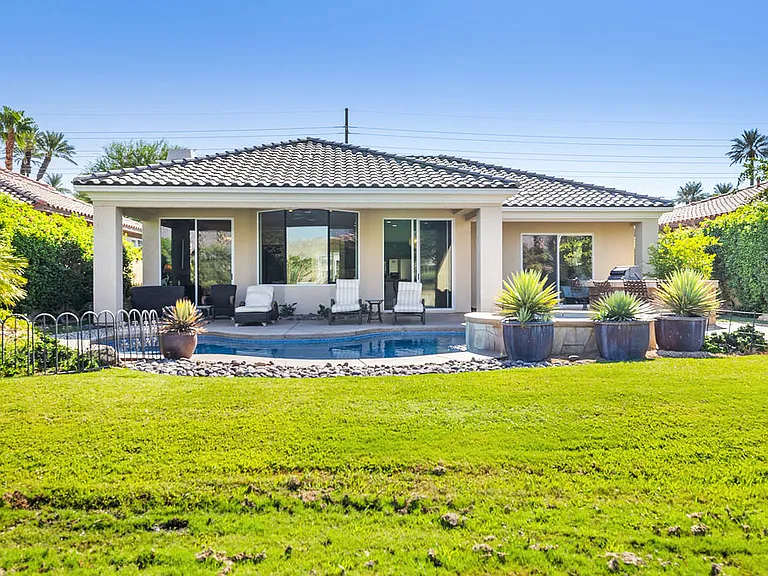 BEAUTIFUL ONE LEVEL HOME ON THE GOLF COURSE