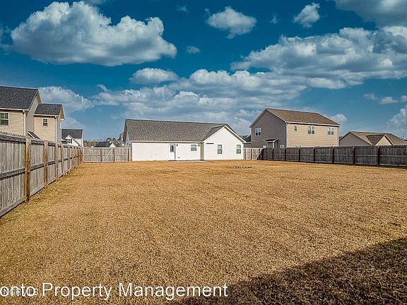 3rd image of 220 Breakwater Dr