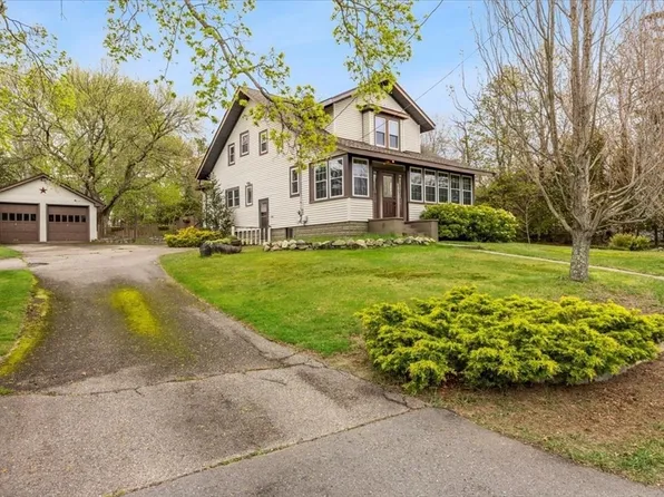 776 N Main St, Raynham, MA 02767