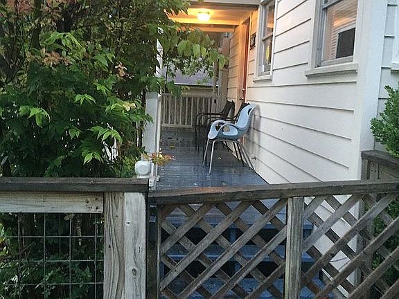 3rd image of 105 W Elliott St