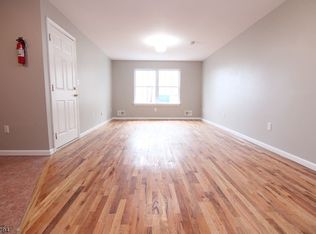 891 Hunterdon St, Newark, NJ 07112