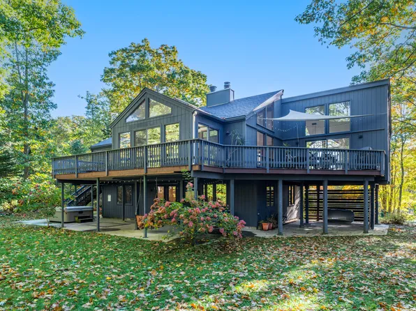 32 Broad Cove Road, Cape Elizabeth, ME 04107