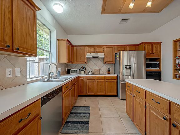 2nd image of 622 Knoll Forest Dr