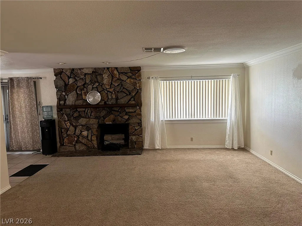 3 bed, 2.0 bath, 1734 sqft, $2,300 — Photo 3