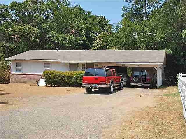 1st image of 220 N Circle Dr