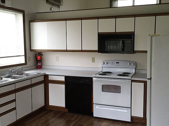2nd image of 3546 Village Green Ln