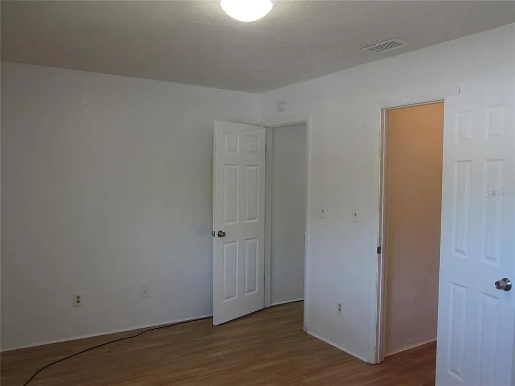 Building Photo - 6417 SW 9th Ave #D