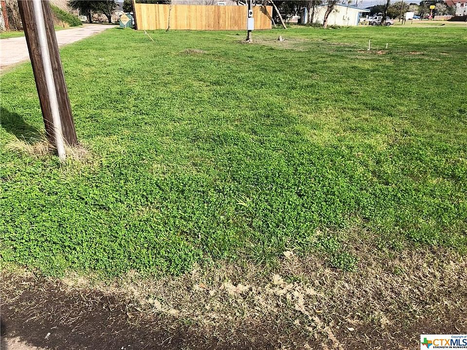 2nd image of 100 Cuero Rd