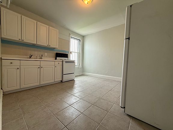 3rd image of 1713 W Oxford St APT 3F