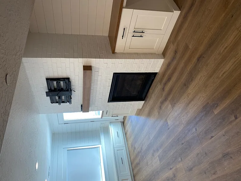 Newly Remodeled Daylight Basement Apartment — Photo 4