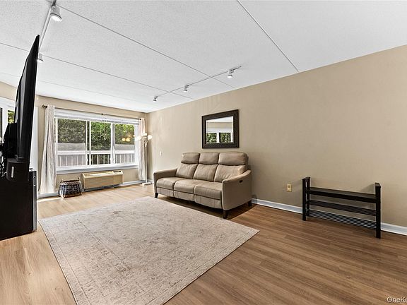 5th image of 300 High Point Drive #514