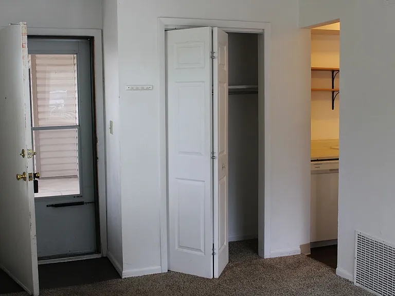 1705 Heatheridge Rd #D103 — Photo 4