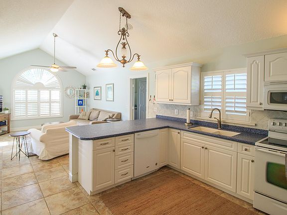 5th image of 8477 SE Woodcrest Pl
