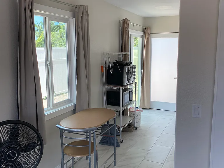 742 Poinsettia Park S — Photo 6